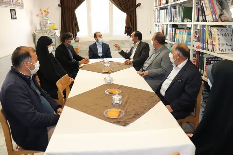 بازدید جناب آقای عبداللهی فرماندار شهرستان جعفرآباد به همراه شهردار، بخشدار، و شورای شهر جعفریه از کتابخانه به مناسبت هفته کتاب